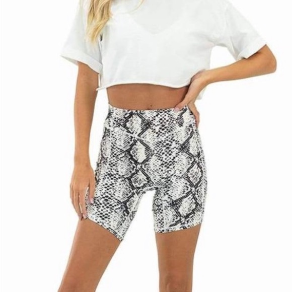 Balance Athletica Pants - Balance Athletica Python Rider Shorts size S